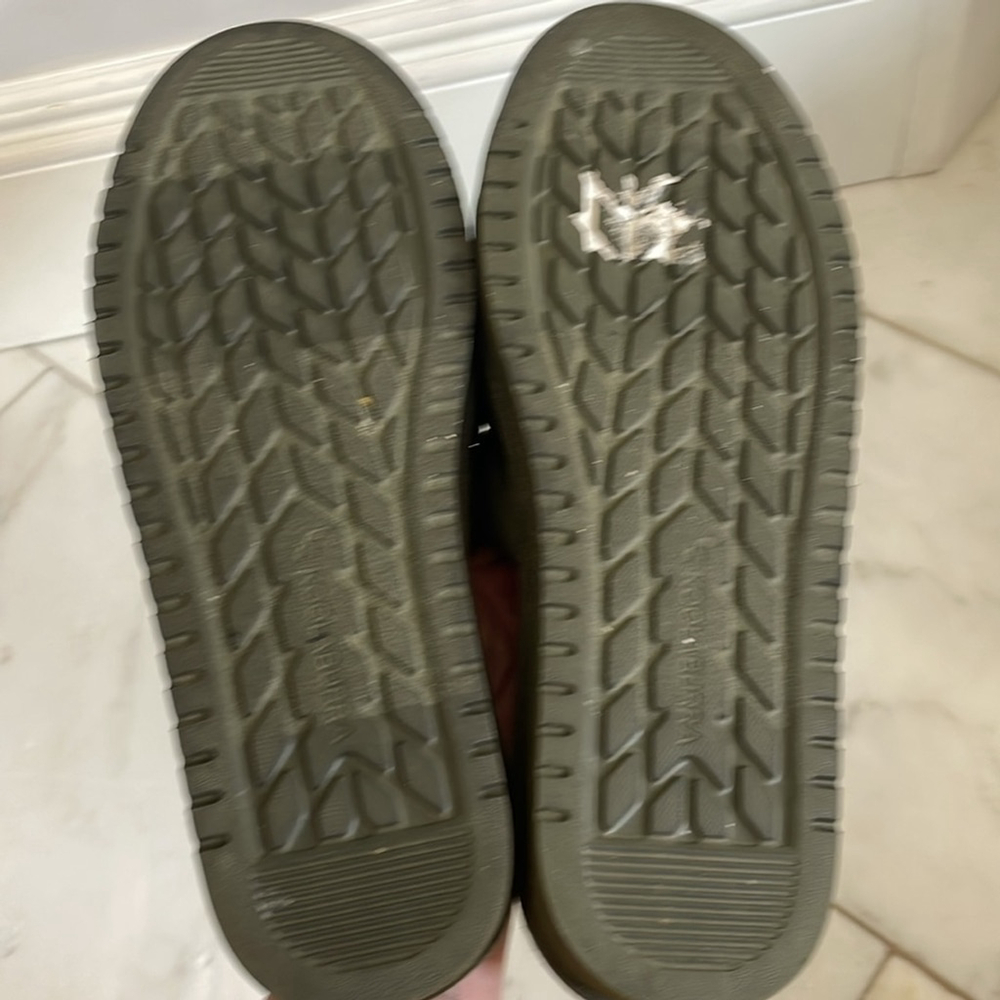 NWOT Koolaburra by UGG, men’s 12, army green slippers comfort slip on fuzzy - Picture 6 of 7